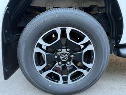 2024 Toyota Hilux SR5 48V