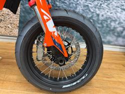 2024 Ktm 690 SMC R ORANGE