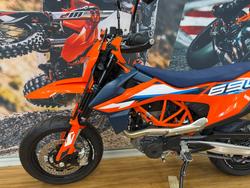 2024 Ktm 690 SMC R ORANGE