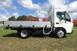 2001 Hino DUTRO Mono White