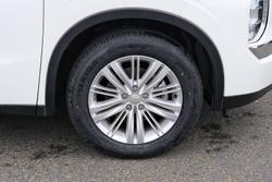 2024 Mitsubishi Outlander ES