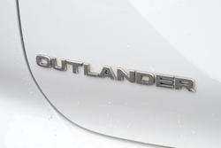 2024 Mitsubishi Outlander ES