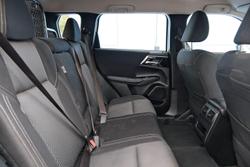 2024 Mitsubishi Outlander ES