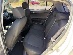 2012 HYUNDAI i20 ACTIVE PB MY12 White