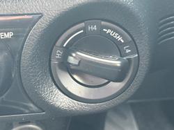 2023 Toyota Hilux SR5