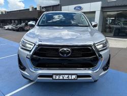 2023 Toyota Hilux SR5