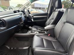 2023 Toyota Hilux SR5