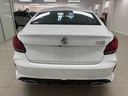 2025 MG MG5 Essence MY25 Dover White