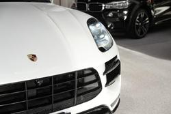 2017 Porsche Macan Turbo 95B MY17 AWD Carrara White