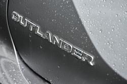 2023 Mitsubishi Outlander ES