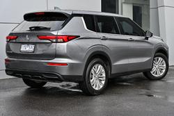 2023 Mitsubishi Outlander ES