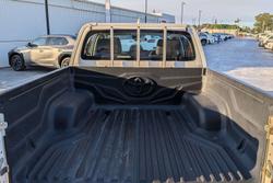 2022 Toyota Hilux SR