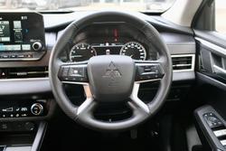 2025 Mitsubishi Outlander LS