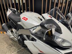 2013 Aprilia RSV4 R WHITE