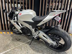 2013 Aprilia RSV4 R WHITE