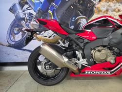 2017 Honda CBR1000RR (FIREBLADE) SP ABS RED