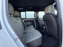 2025 Land Rover Defender 110 D350 X-Dynamic SE