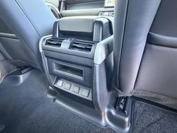 2025 Land Rover Defender 110 D350 X-Dynamic SE