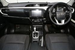 2021 Toyota Hilux SR5