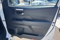 2025 Toyota Hilux SR5 GUN226R 4X4 Dual Range Glacier White