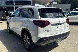 2026 Suzuki Vitara Turbo Hybrid LY Series II Arctic White (26U)