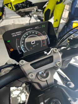 2023 CFMOTO 2023 CFMOTO 450NK NEBULA WHITE