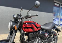 2025 Royal Enfield Hunter 350 Hunter Red