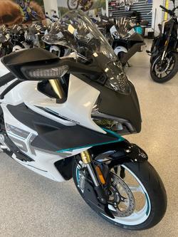 2025 CFMOTO 450 SR ABS WHITE