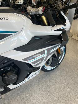2025 CFMOTO 450 SR ABS WHITE