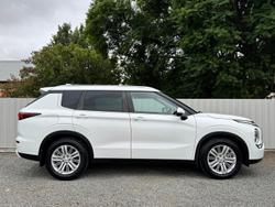 2022 Mitsubishi Outlander LS