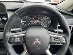 2022 Mitsubishi Outlander LS