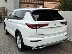 2022 Mitsubishi Outlander LS
