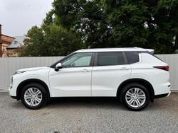 2022 Mitsubishi Outlander LS