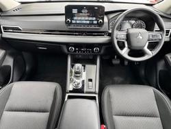 2022 Mitsubishi Outlander LS