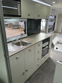 2024 Design RV Crx Semi Off Road Van 2-1, 19'