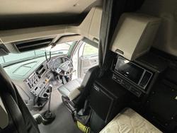 2021 Freightliner Cascadia 126 WHITE