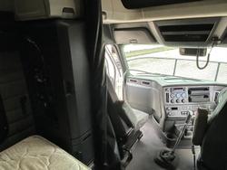 2021 Freightliner Cascadia 126 WHITE