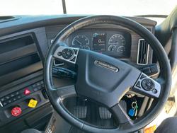 2021 Freightliner Cascadia 126 WHITE