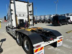 2021 Freightliner Cascadia 126 WHITE