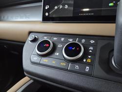 2025 Land Rover Defender 110 P525 V8