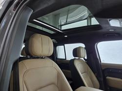2025 Land Rover Defender 110 P525 V8