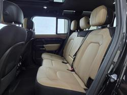 2025 Land Rover Defender 110 P525 V8