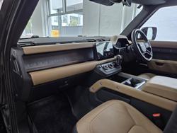 2025 Land Rover Defender 110 P525 V8