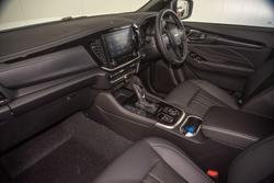 2025 Isuzu MU-X LS-T