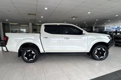 2024 Nissan Navara ST-X