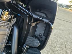 2022 Indian PURSUIT DARK HORSE PREMIUM SILVER QUARTZ SMOKE