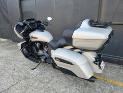 2022 Indian PURSUIT DARK HORSE PREMIUM SILVER QUARTZ SMOKE