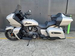 2022 Indian PURSUIT DARK HORSE PREMIUM SILVER QUARTZ SMOKE