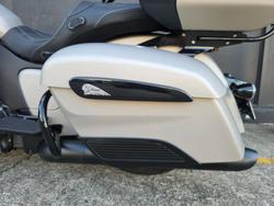 2022 Indian PURSUIT DARK HORSE PREMIUM SILVER QUARTZ SMOKE