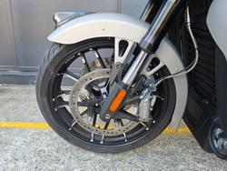 2022 Indian PURSUIT DARK HORSE PREMIUM SILVER QUARTZ SMOKE